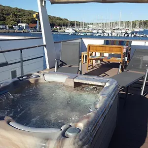 Hausboot - Floating House Water Lily , Pula Kroatien